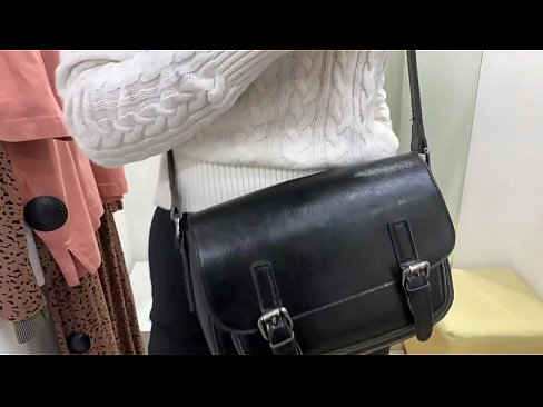 ❤️ 試着室でディルドを使った若い雌犬フェラルベリーの公開オナニー ❤ ロシアポルノ ❌️