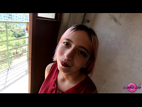 ❤️ 学生官能がアウトバックで見知らぬ男にフェラチオ～顔にザーメンをかける ❤ ロシアポルノ ❌️